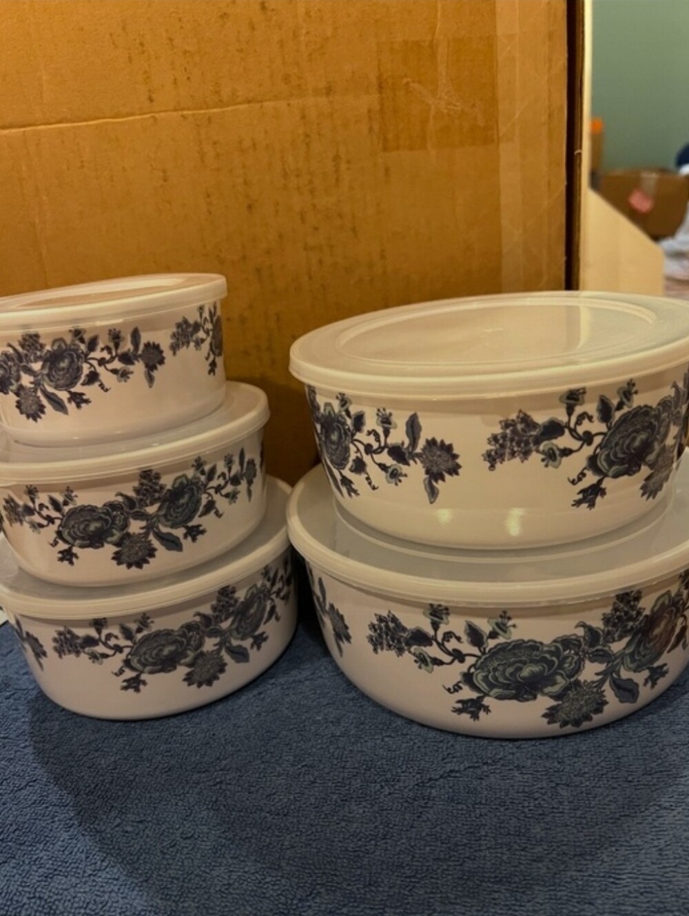 Blue Floral Melemanie Mixing Bowl Set with Lids - Set of 5 New Opened